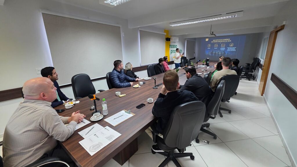 Reunião semanal de hoje com vários temas na pauta