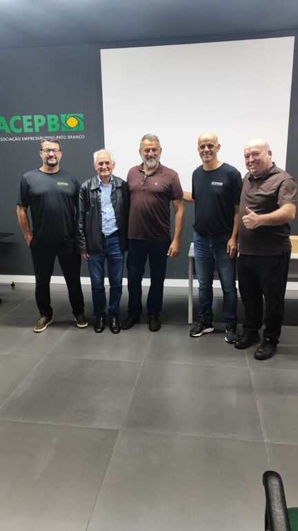 Ao final do processo eleitoral o registro da comissão eleitoral com o presidente eleito